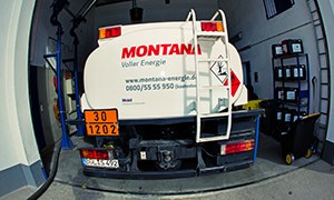 Heizöl-Tankwagen in der Halle am Salinenplatz